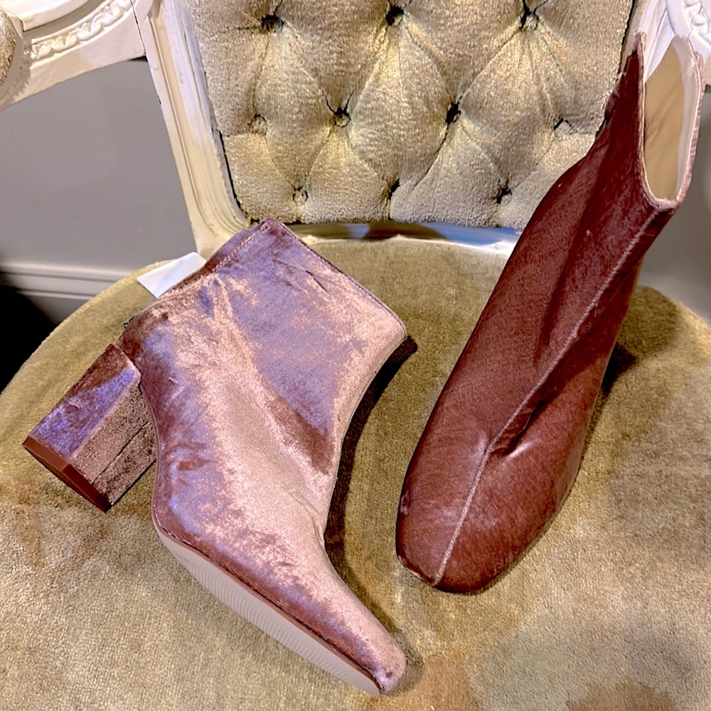 NWT ZARA Blush Pink Velvet Heeled Ankle Boot (37)